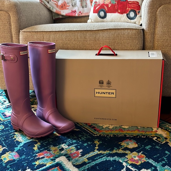 Purple Hunter Rain Boots, Womens 8! 💜 - Picture 2 of 6
